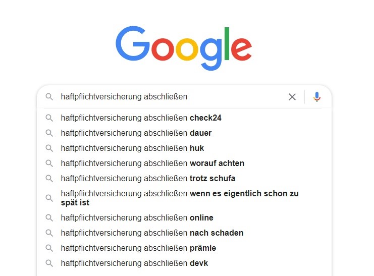 Die Grafik zeigt das Google-Suchfeld, in dem automatisch Long-Tail Keywords vervollständigt werden.